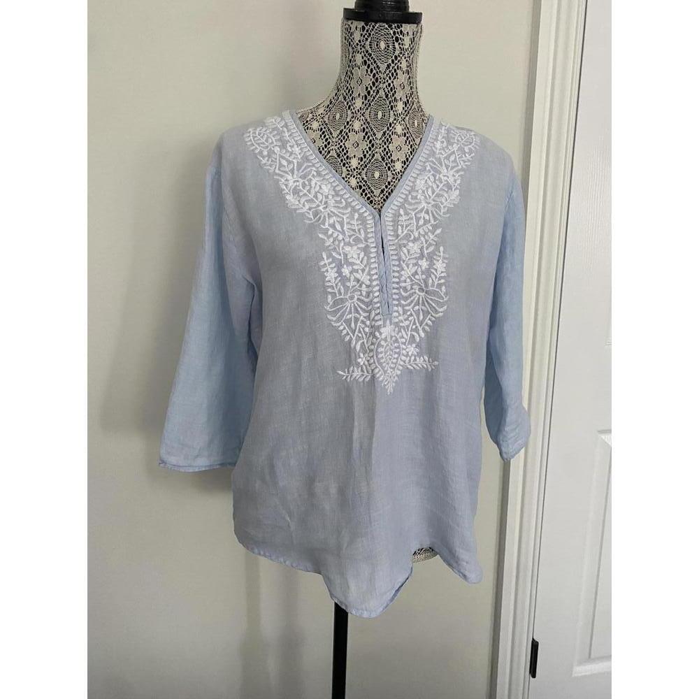 Saks fifth avenue light blue linen embroidered floral coastal 3/4 sleeve top M/L - Picture 2 of 5